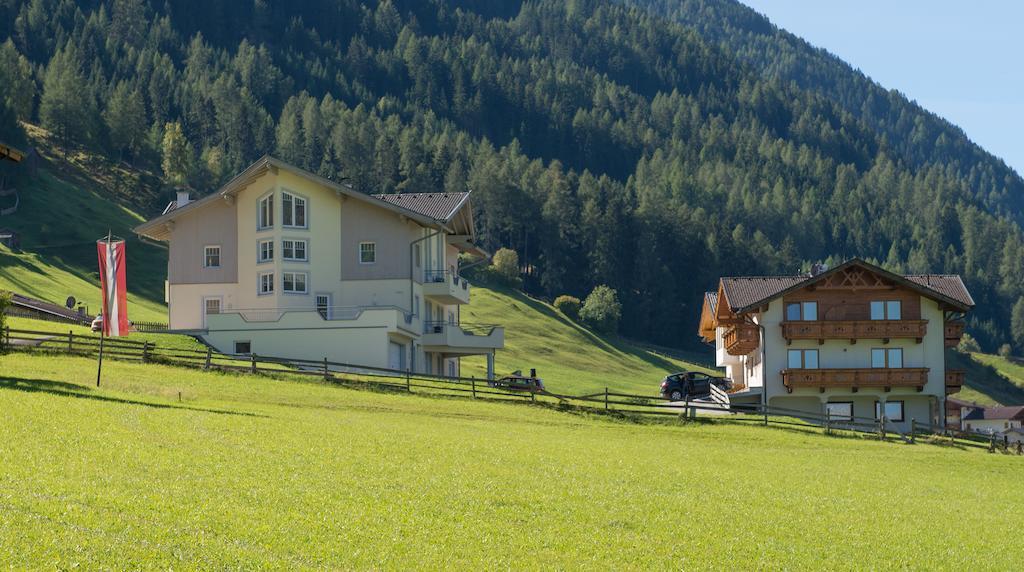 Appartementhaus Pinnisblick Neustift im Stubaital Bagian luar foto