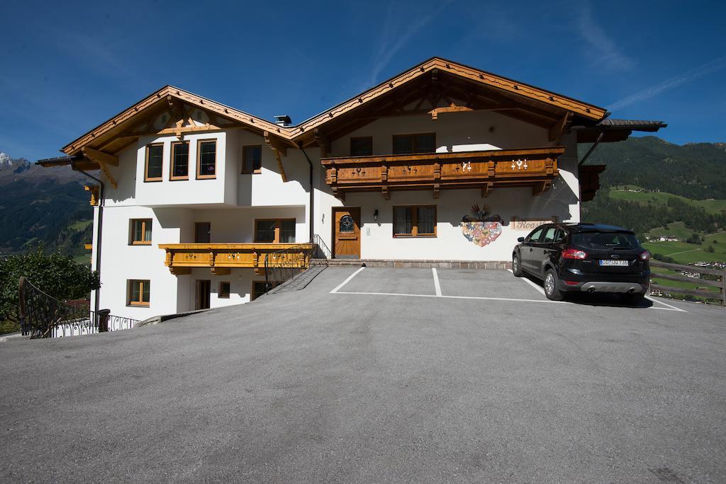 Appartementhaus Pinnisblick Neustift im Stubaital Bagian luar foto