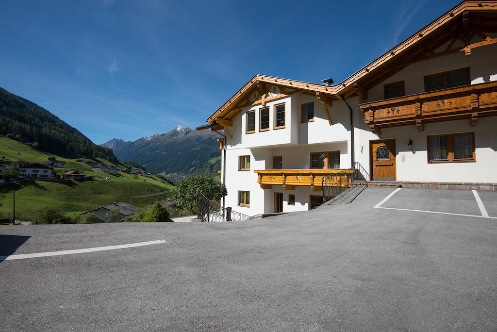 Appartementhaus Pinnisblick Neustift im Stubaital Bagian luar foto